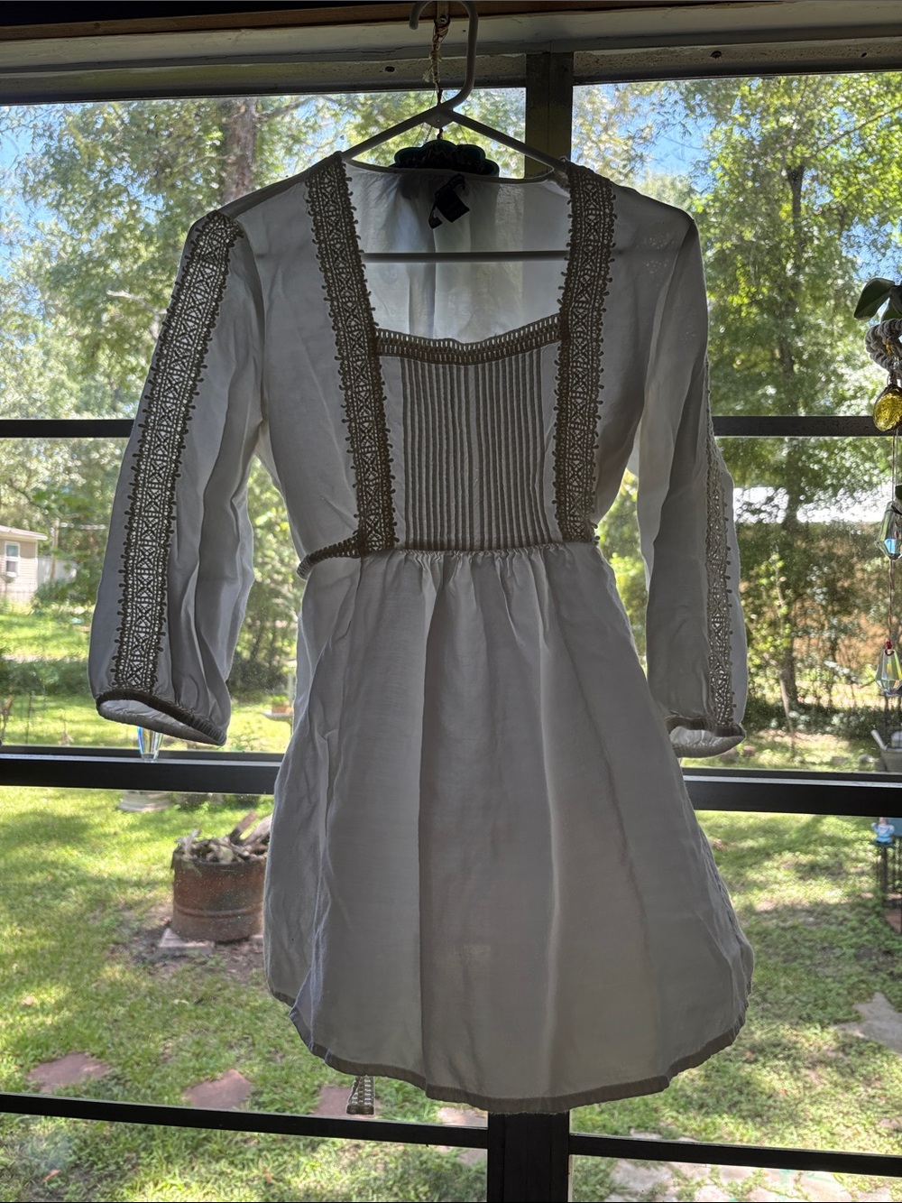 A Pea in the Pod White Tunic with Lace Trim